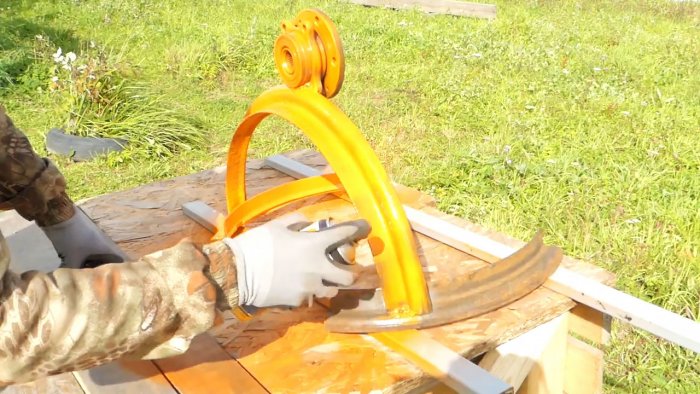 DIY garden hose reel from a car wheel