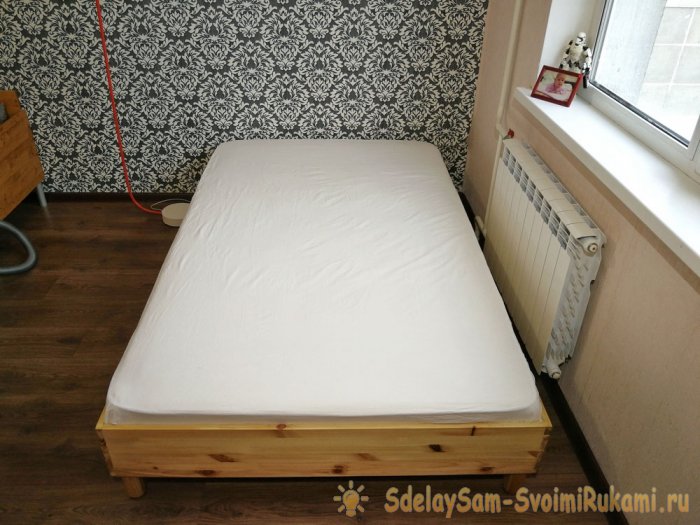 Simple DIY bed