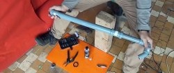 Hvordan lage en håndpumpe for å pumpe vann ut av PVC-rør