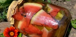 Nakladané vodné melóny na zimu