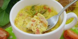 Mikrodalgada bir bardakta omlet - hızlı, sağlıklı ve lezzetli bir kahvaltı