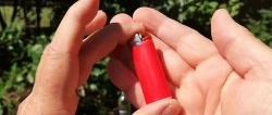 Comment allumer un feu avec un briquet vide