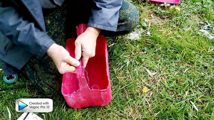 Superbe boîte à outils fabriquée à partir d'un bidon en plastique