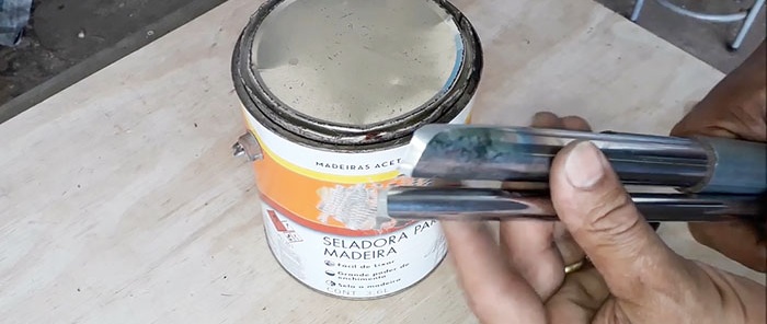 How to quickly harden hand tools using a tin can and charcoal