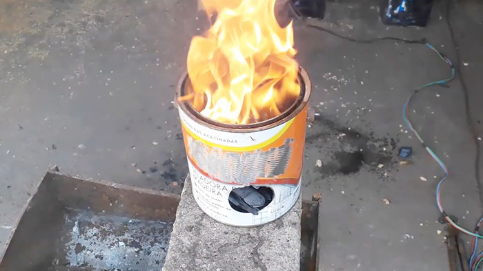 How to quickly harden hand tools using a tin can and charcoal