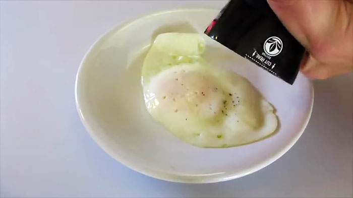 Cara menggoreng telur rebus tanpa air
