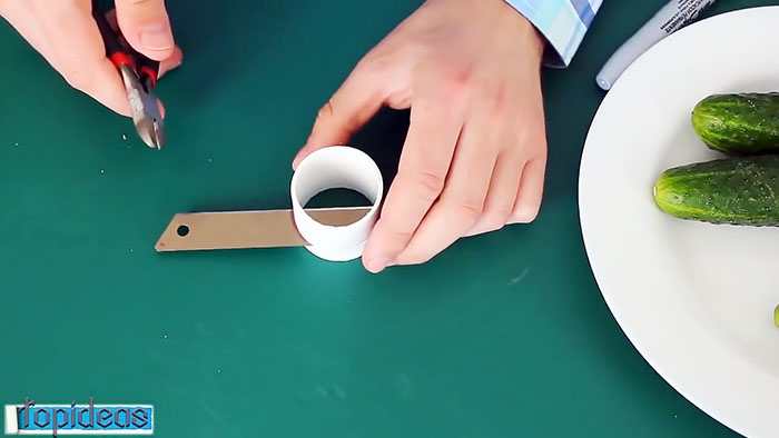 Как да направите оформен нож за зеленчуци от парче PVC тръба
