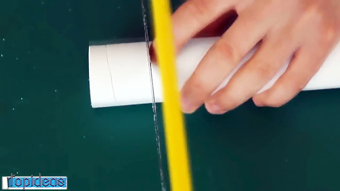 Comment fabriquer un couteau à légumes en forme à partir d'un morceau de tuyau en PVC