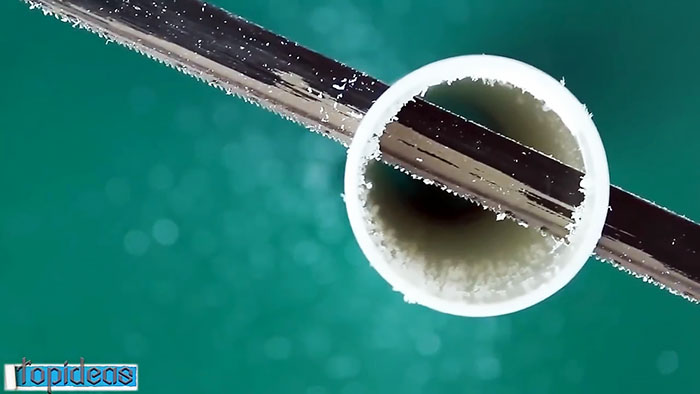 كيفية صنع سكين الخضار على شكل قطعة من الأنابيب البلاستيكية