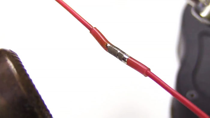 Как да направите тръби за бързо запояване на проводници от обикновен термосвиваем