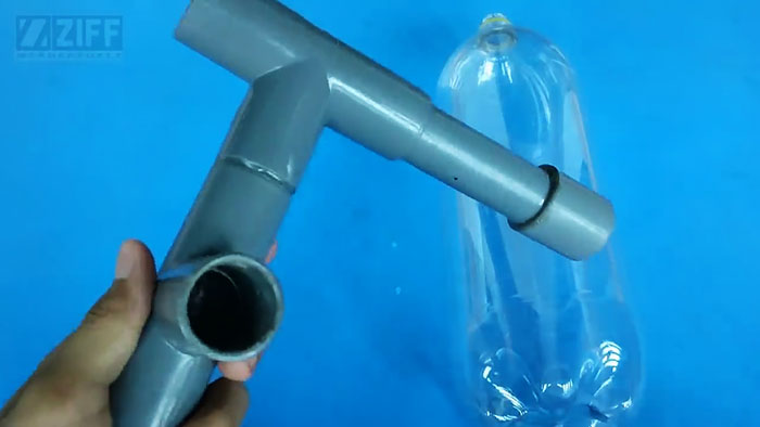 Μίνι πλύσιμο από σωλήνες και μπουκάλια PVC που έχουν απομείνει