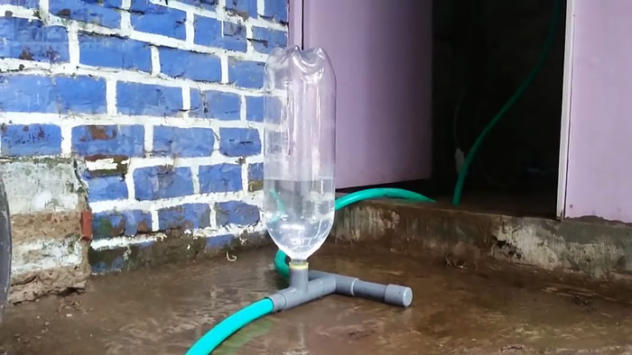 Rửa nhỏ từ ống và chai nhựa PVC còn sót lại