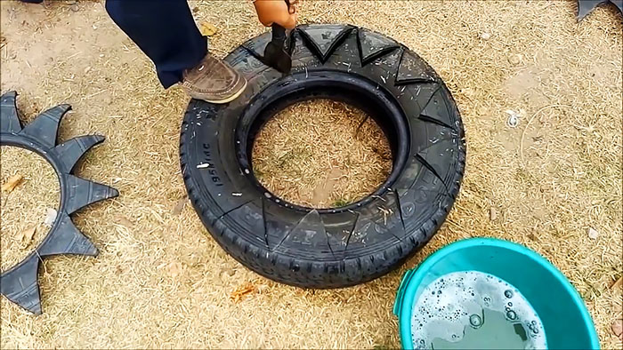 Bloemenmeisje gemaakt van een oude band