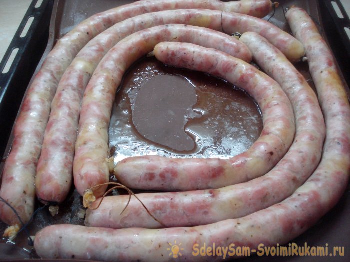 Masarap na Ukrainian sausages sa isang collagen casing