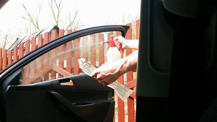 كيفية إزالة الغراء بعد إزالة الصبغ من نوافذ السيارة