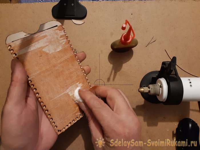 DIY telefonska maska ​​od brezove kore