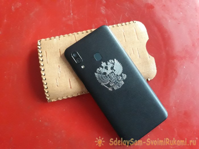 Sarung telefon kulit kayu birch DIY