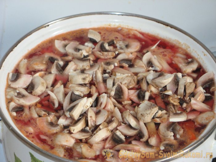 Quick, light and tasty borscht with mushrooms without frying