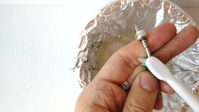 طريقة مجربة لسنوات: كيفية تنظيف الفضة في المنزل
