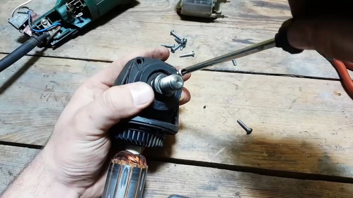 How to convert an angle grinder to 12 V