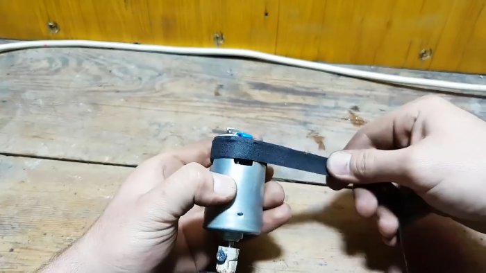 Paano i-convert ang isang angle grinder sa 12 V