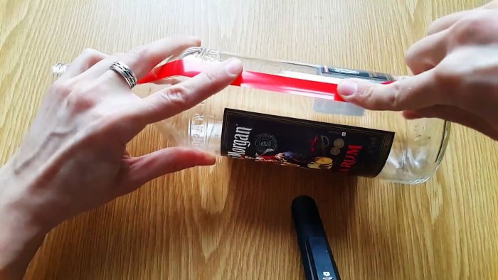 Come tagliare una bottiglia nel senso della lunghezza