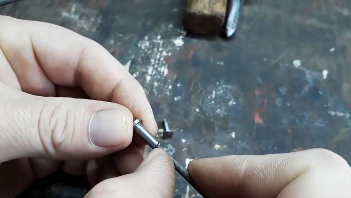 Come realizzare rivetti dalle unghie