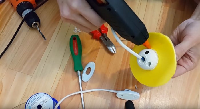 Jak vyrobit jednoduchou lampu z PVC trubky