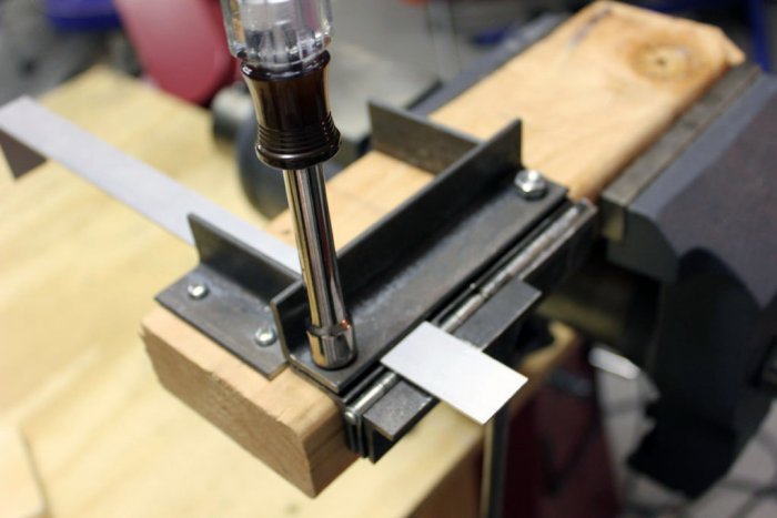 Ako vyrobiť mini ohýbačku kovov