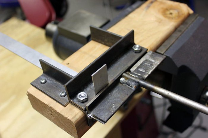 Como fazer uma mini dobradeira de metal