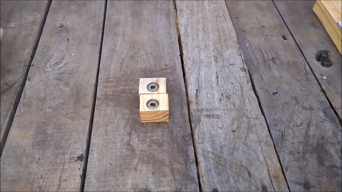 Eine einfache Holzzwinge zum rechtwinkligen Verbinden von Werkstücken