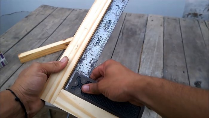 Prosty zacisk drewniany do łączenia elementów pod kątem prostym