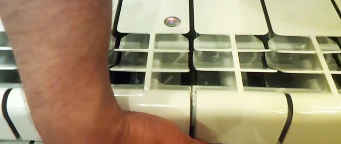 Πώς να προσθέσετε τμήματα σε ένα ψυγείο αλουμινίου