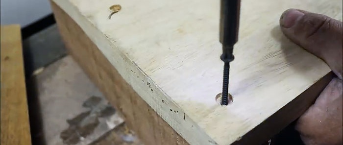 Hoe maak je een compacte tafelzaag van een slijpmachine