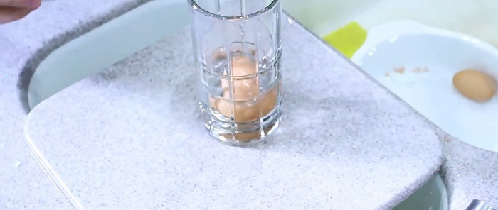 How to instantly peel an egg A method that you will definitely use