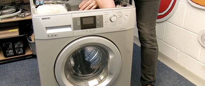 4 façons d'ouvrir la porte de la machine à laver si elle est coincée