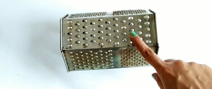 Even a woman can sharpen a grater in just 1 minute using this method.