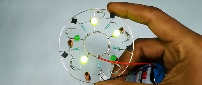 Paprastas tranzistorinis LED blyksnis su ugnies efektu