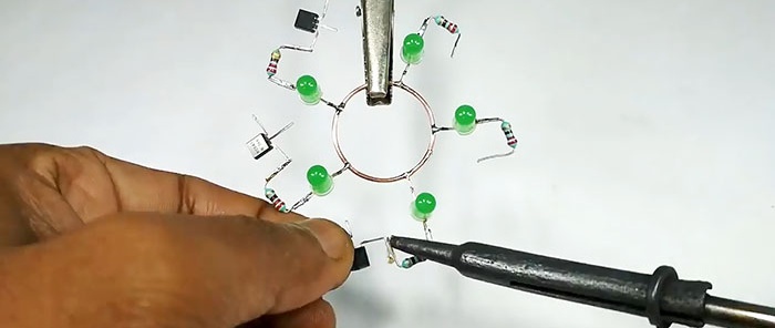 Un simple intermitente LED transistorizado con efecto de fuego continuo