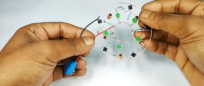 Un simple clignotant LED transistorisé avec un effet de feu en marche