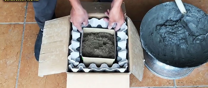 Bloempot gemaakt van cement en eiertrays