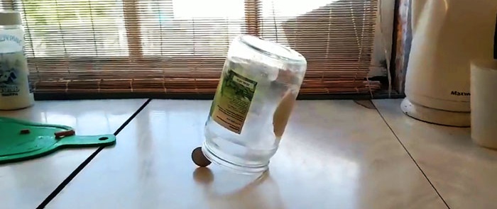 Wie man für eine Hausfrau eine Maus mit einem normalen Glas fängt