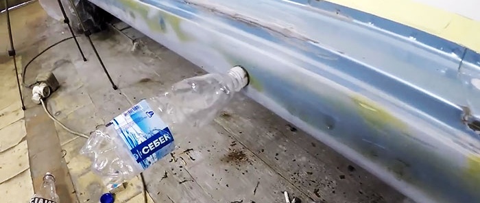 Iespiedumu noņemšana, izmantojot plastmasas pudeli