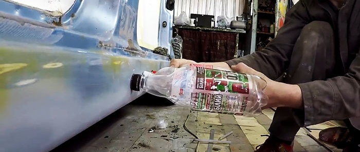 Fjernelse af buler ved hjælp af en plastikflaske