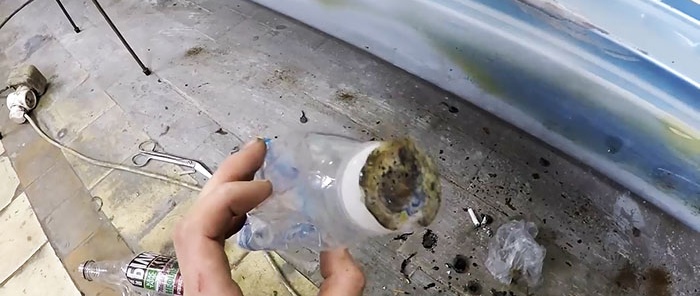إزالة الخدوش باستخدام زجاجة بلاستيكية