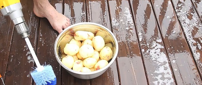 Come sbucciare un secchio di patate con un trapano in 1 minuto
