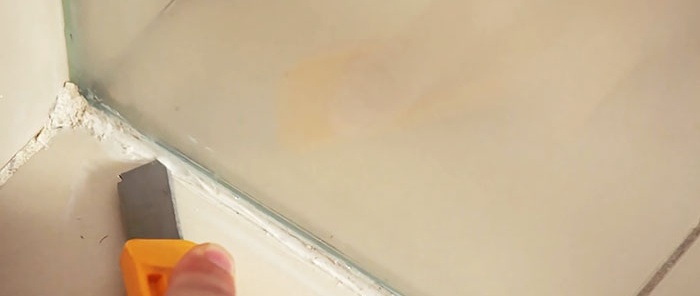 Eski silikon derzleri nasıl çıkarılır ve banyoda yenileri nasıl uygulanır?