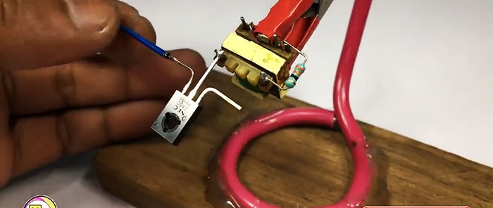 Von einem kaputten Ladegerät Mini-Konverter von 15 V auf 220 V