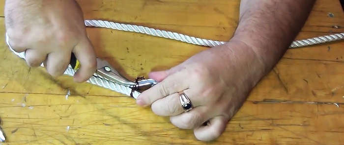 Πώς να πλέξετε ένα σχοινί χωρίς κόμπο σε μια θηλιά ή για να συνδέσετε μια δακτυλήθρα