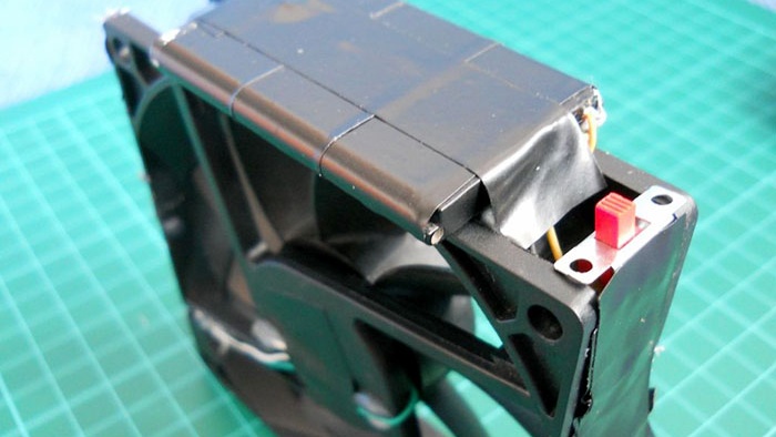 Větrný generátor pro jízdní kolo od počítačového ventilátoru